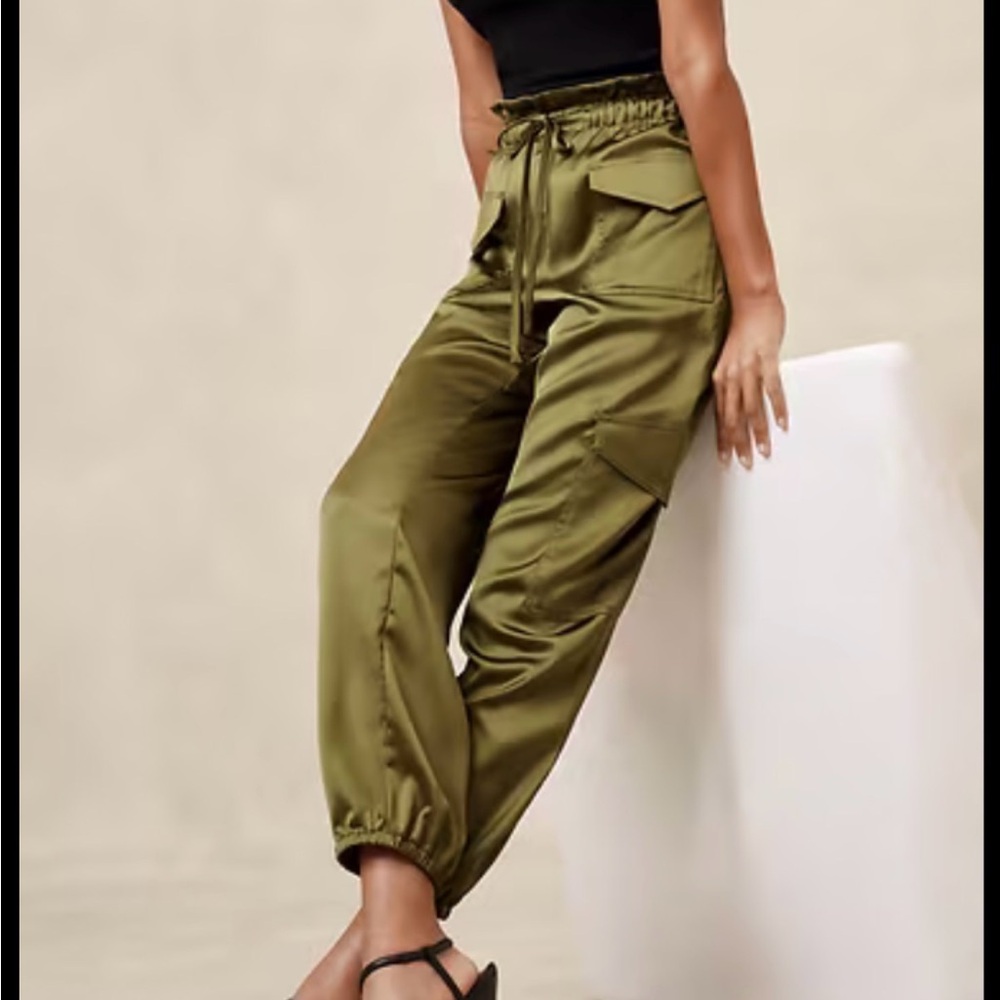 Banana Republic Olive Green Cargo Jogger Pants NWT - Women